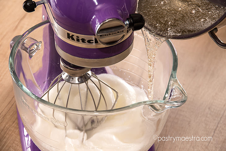 Italian meringue-pouring syrup