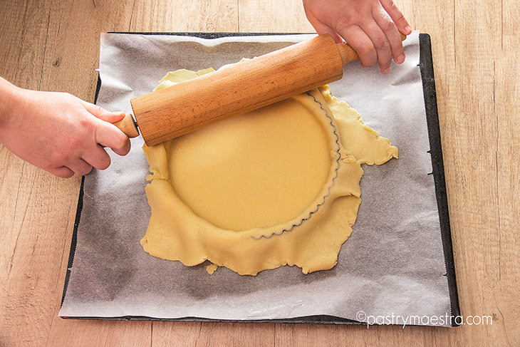 removing-the-excess-dough-Pastry-Maestra-chef-Tereza-Alabanda