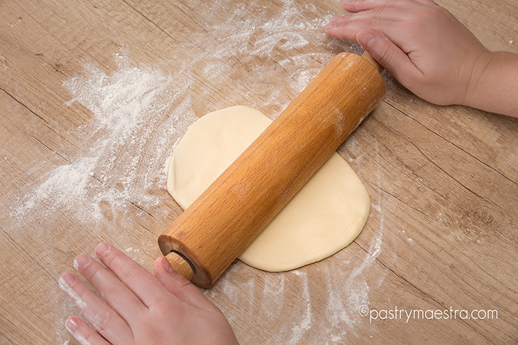 Rolling-phyllo-dough-Pastry-Maestra-chef-Tereza-Alabanda
