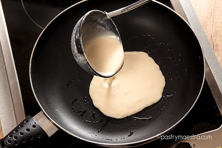 Pouring Crêpe batter in a pan, Pastry Maestra