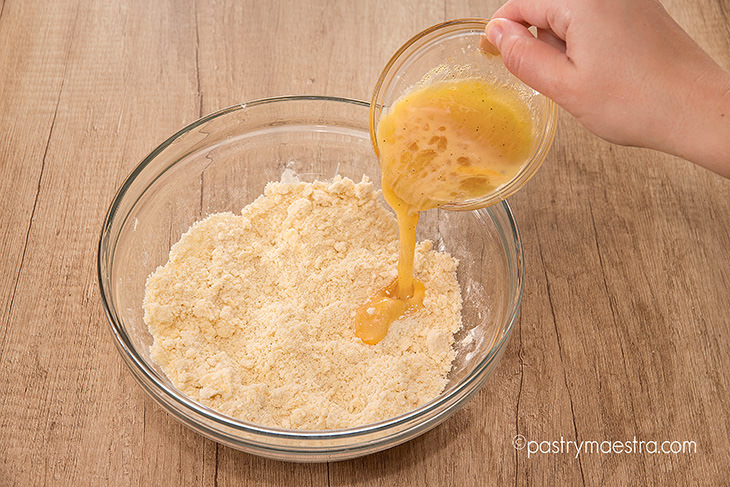 Shortcrust Pastry-adding liquid ingredients,Pastry Maestra