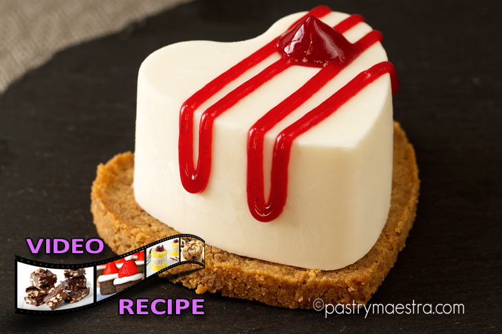 Cheesecake hearts with raspberry sauce