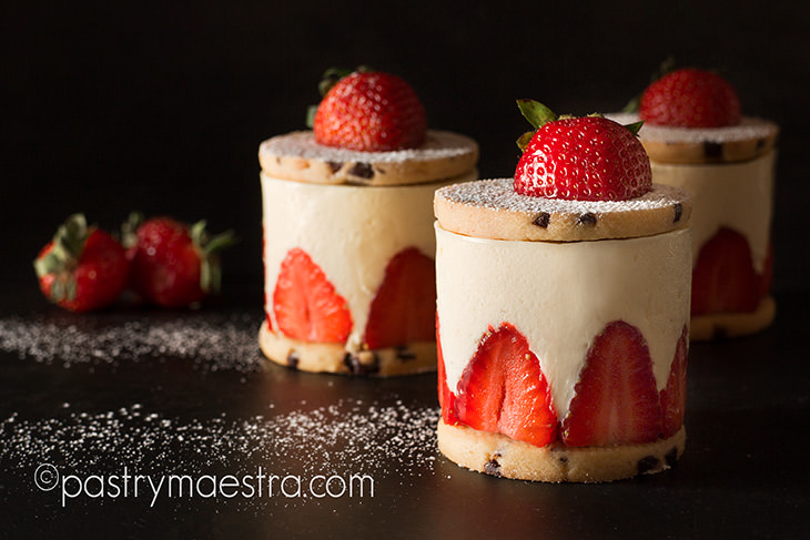 Chocolate Cookie and Strawberry Mini Cakes, Pastry Maestra
